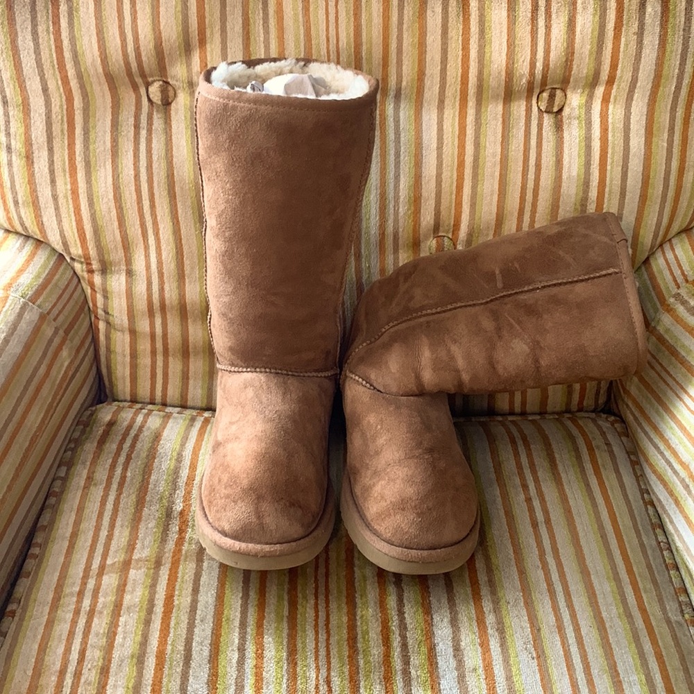 Ugg boots, tan/brown, size 8, like new condition